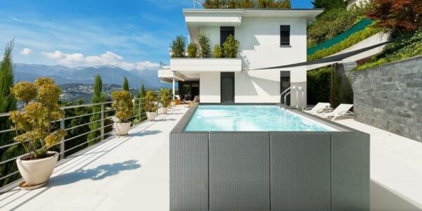 8 produits chimiques indispensables pour les piscines hors sol