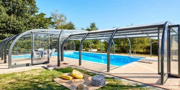 L’abri de piscine contre l’évaporation de l’eau